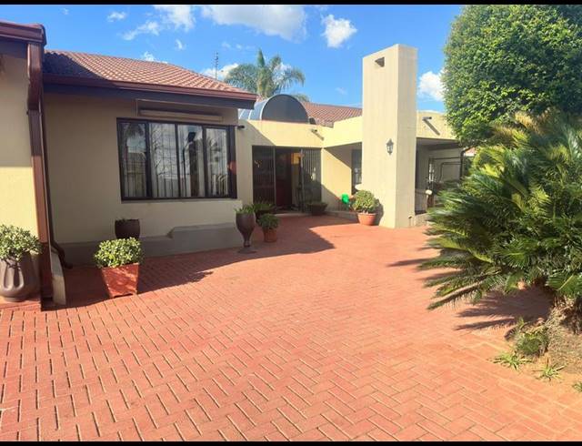 5 BEDROOM HOUSE FOR SALE IN CLAUDIUS